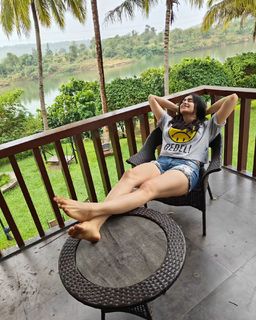 Adah Sharma feet photo thumbnail