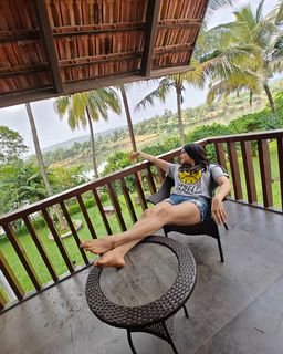 Adah Sharma feet photo thumbnail