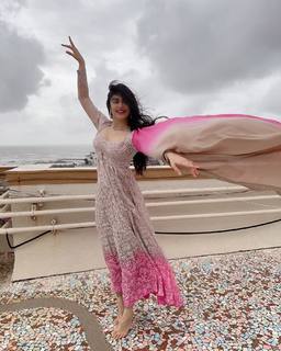 Adah Sharma feet photo thumbnail