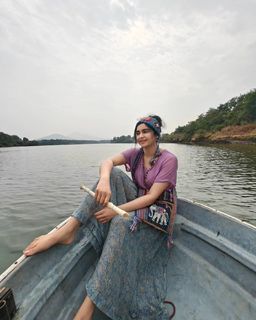 Adah Sharma feet photo thumbnail