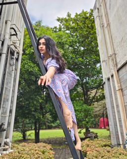 Adah Sharma feet photo thumbnail