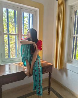 Adah Sharma feet photo thumbnail