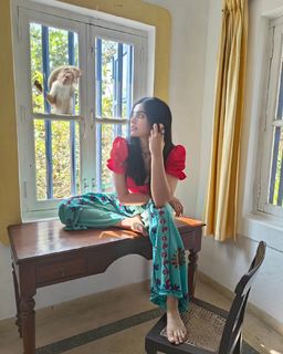 Adah Sharma feet photo thumbnail