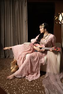 Adah Sharma feet photo thumbnail