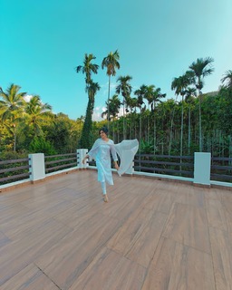 Adah Sharma feet photo thumbnail