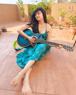 Adah Sharma feet photo thumbnail
