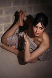 Adah Sharma feet photo thumbnail