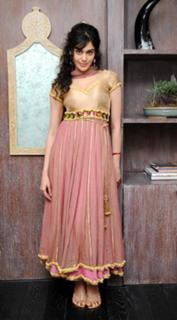 Adah Sharma feet photo thumbnail