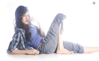 Adah Sharma feet photo thumbnail