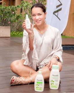 Adamari López feet photo thumbnail