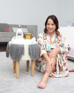 Adamari López feet photo thumbnail