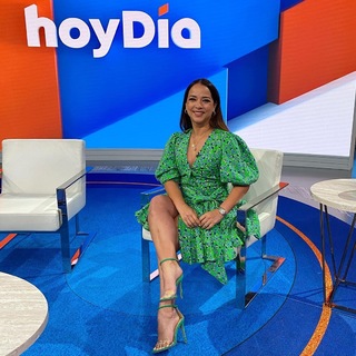 Adamari López feet photo thumbnail