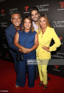 Adamari López feet photo thumbnail