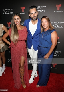 Adamari López feet photo thumbnail