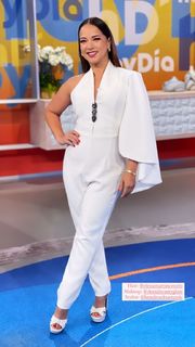 Adamari López feet photo thumbnail