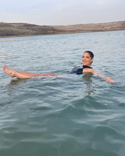 Adamari López feet photo thumbnail