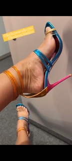 Adamari López feet photo thumbnail