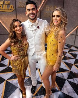 Adamari López feet photo thumbnail