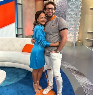 Adamari López feet photo thumbnail