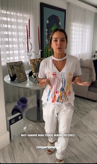 Adamari López feet photo thumbnail