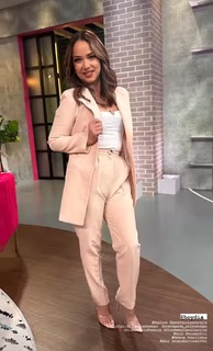 Adamari López feet photo thumbnail