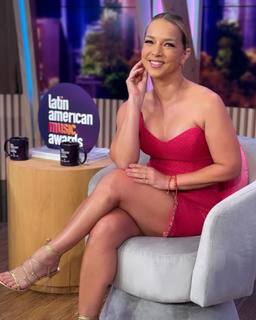 Adamari López feet photo thumbnail