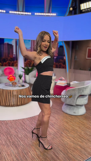 Adamari López feet photo thumbnail