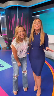 Adamari López feet photo thumbnail