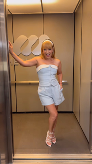 Adamari López feet photo thumbnail