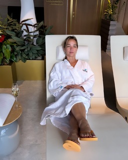 Adamari López feet photo thumbnail