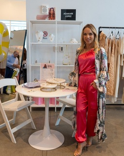 Adamari López feet photo thumbnail