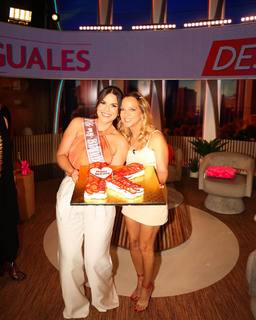 Adamari López feet photo thumbnail