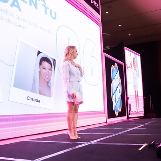 Adamari López feet photo thumbnail