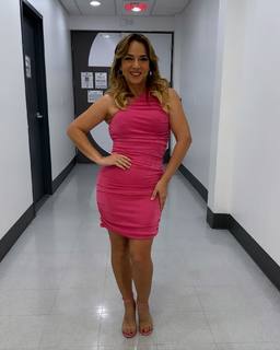 Adamari López feet photo thumbnail