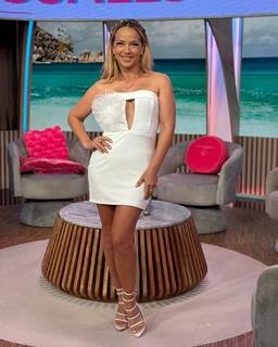 Adamari López feet photo thumbnail