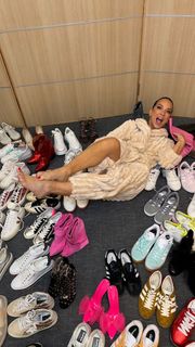 Adamari López feet photo thumbnail