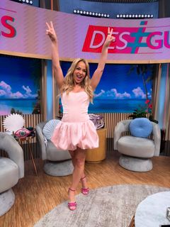 Adamari López feet photo thumbnail