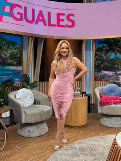 Adamari López feet photo thumbnail