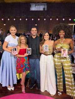 Adamari López feet photo thumbnail