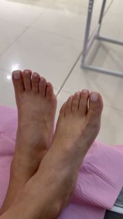 Adamari López feet photo 4