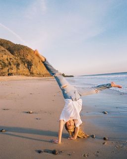 Addison Rae feet photo thumbnail