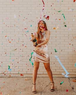 Addison Rae feet photo thumbnail