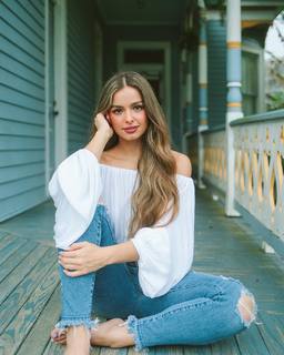 Addison Rae feet photo thumbnail