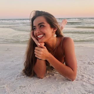 Addison Rae feet photo thumbnail
