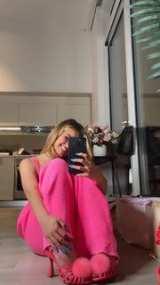 Addison Rae feet photo thumbnail