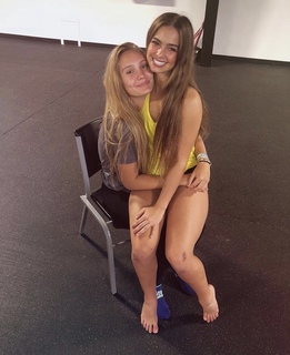 Addison Rae feet photo thumbnail
