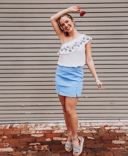 Addison Rae feet photo thumbnail