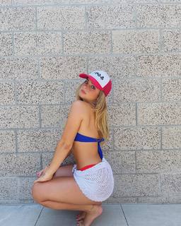 Addison Rae feet photo thumbnail