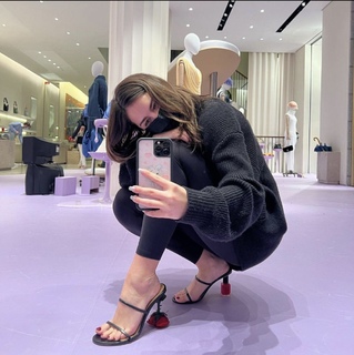 Addison Rae feet photo thumbnail