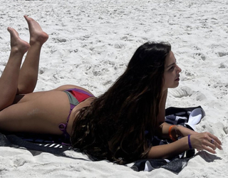Addison Rae feet photo thumbnail